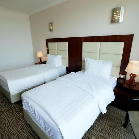 Red Crescent Guesthouse Ramallah Bagian luar foto