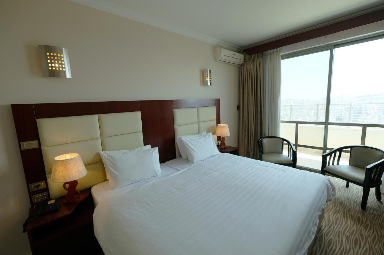 Red Crescent Guesthouse Ramallah Bagian luar foto
