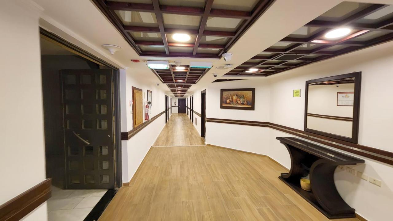 Red Crescent Guesthouse Ramallah Bagian luar foto