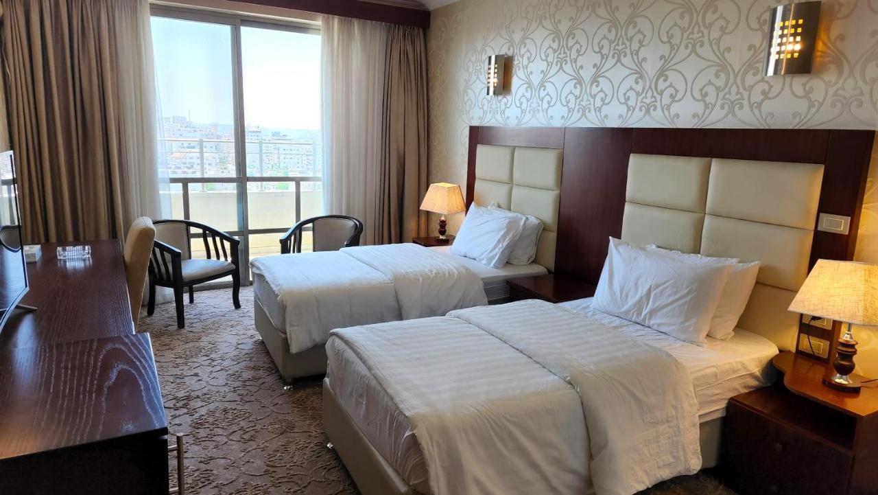 Red Crescent Guesthouse Ramallah Bagian luar foto