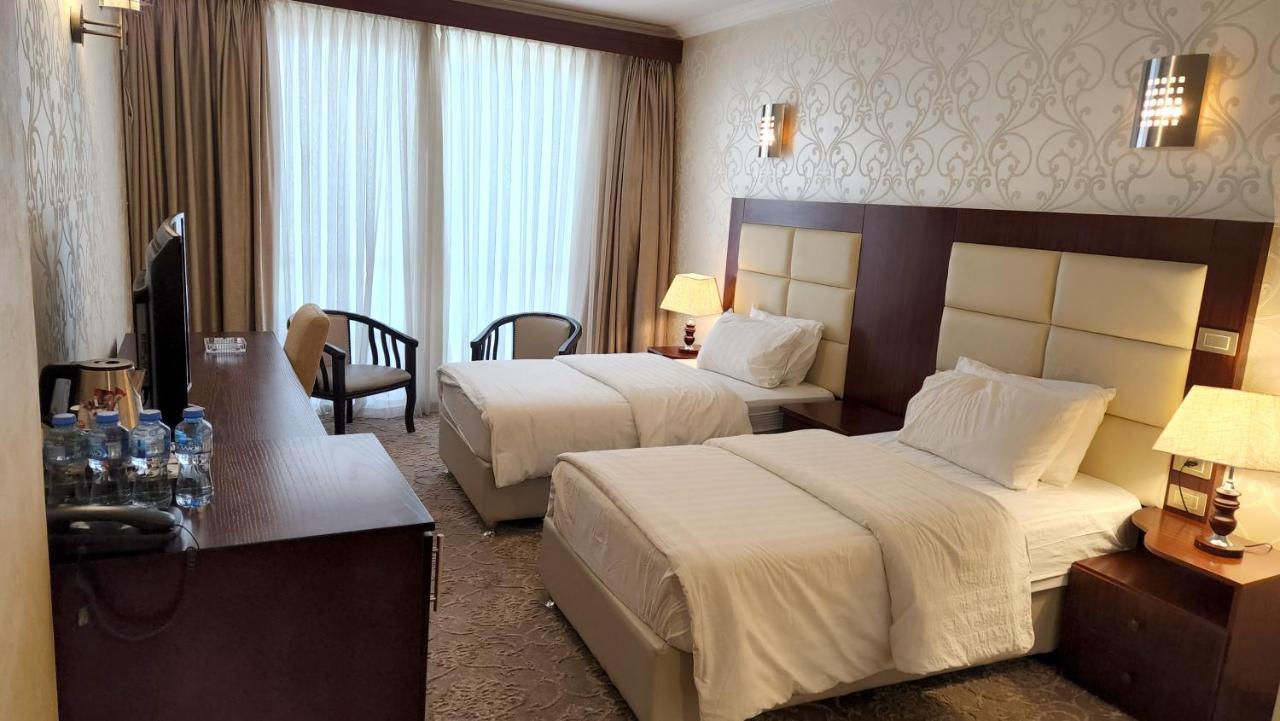 Red Crescent Guesthouse Ramallah Bagian luar foto