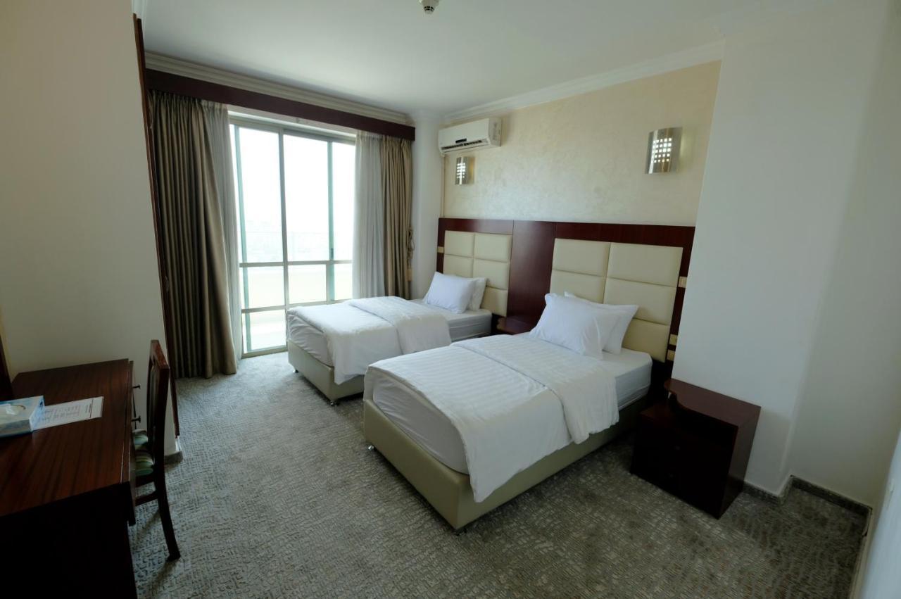 Red Crescent Guesthouse Ramallah Bagian luar foto